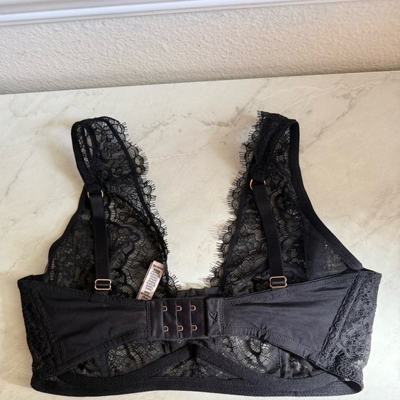 VICTORIAS SECRET Unlined Plunge Bra - Picture 2 of 2